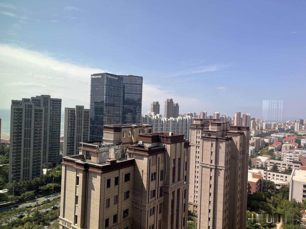 崂山，资源最好的豪宅，真不是王家村。

而是，浮山前香港东路附近，依山傍海。这里