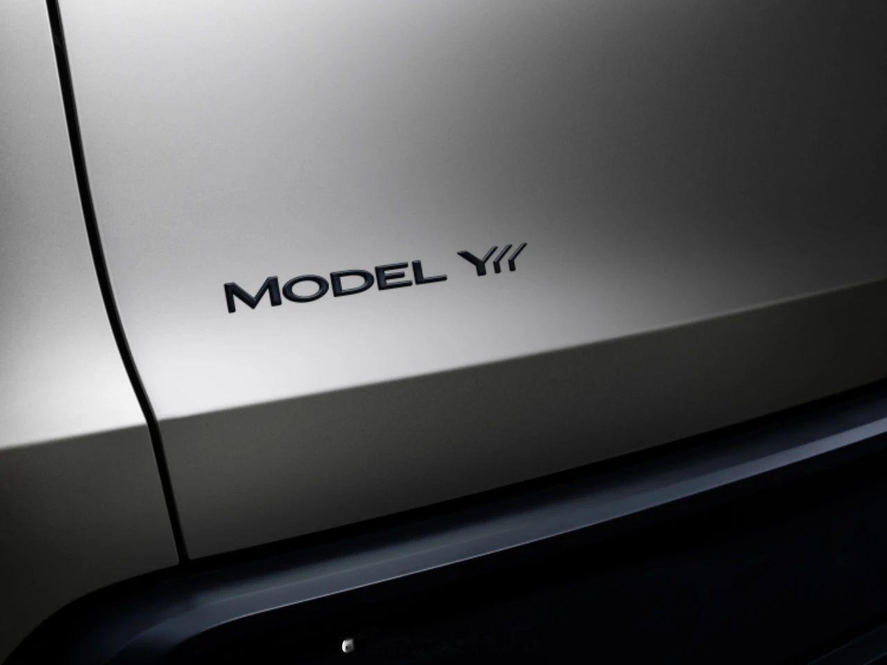 Model Y L特斯拉全新纯电动六座 Model Y L 公示了：——车长49