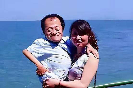 2001年，四川美女工程师，不顾家人反对，放弃铁饭碗工作，硬要嫁给身高只有70厘