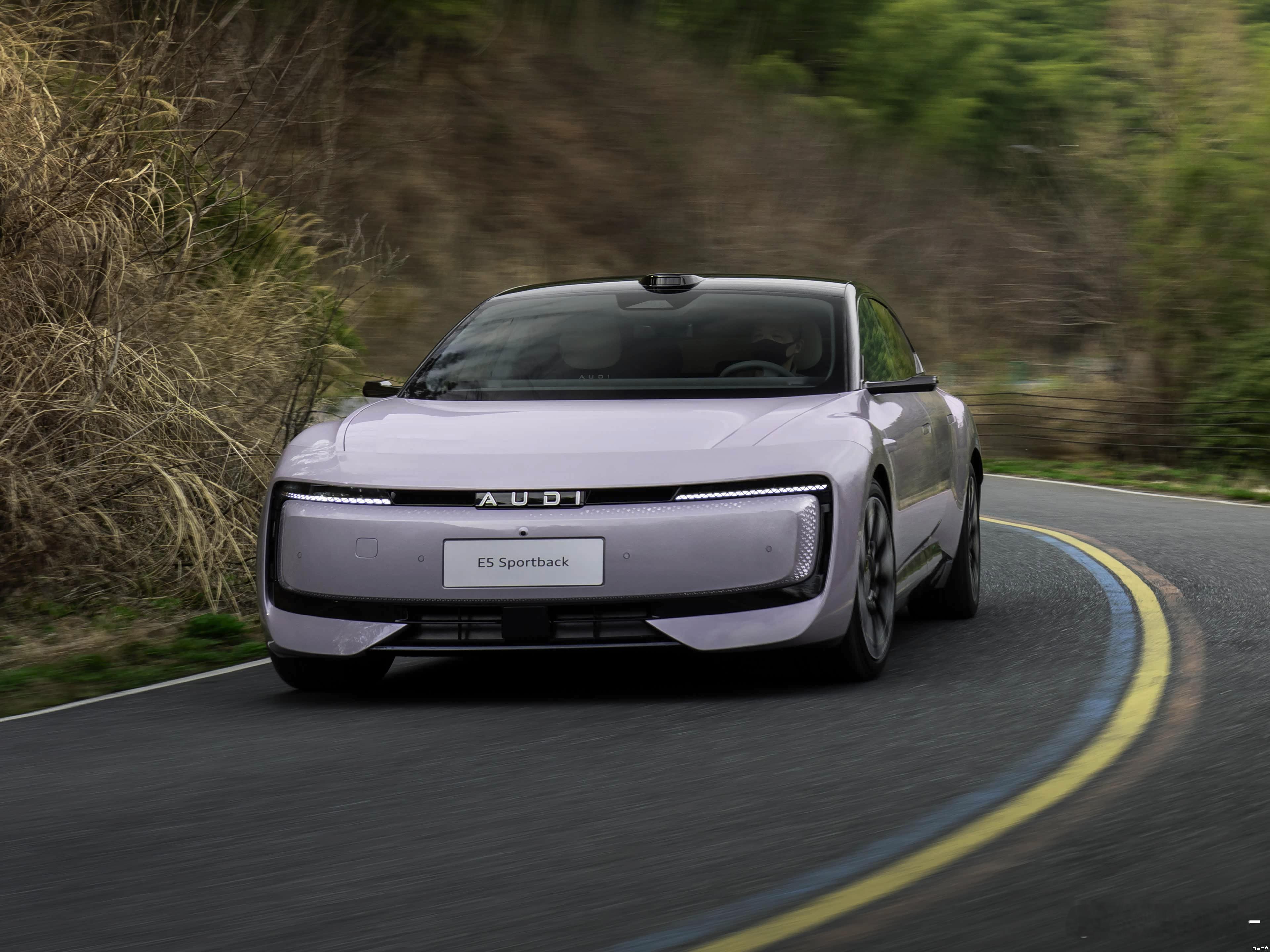 新能源车为了降风阻系数与营造科技感，常常用下进气+AGS的组合，缺点也是明显的：