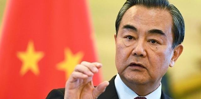 中方准备迎战，美逼中国缴罚金，开口价就是1750亿，王毅反将一军！美国已经“装”