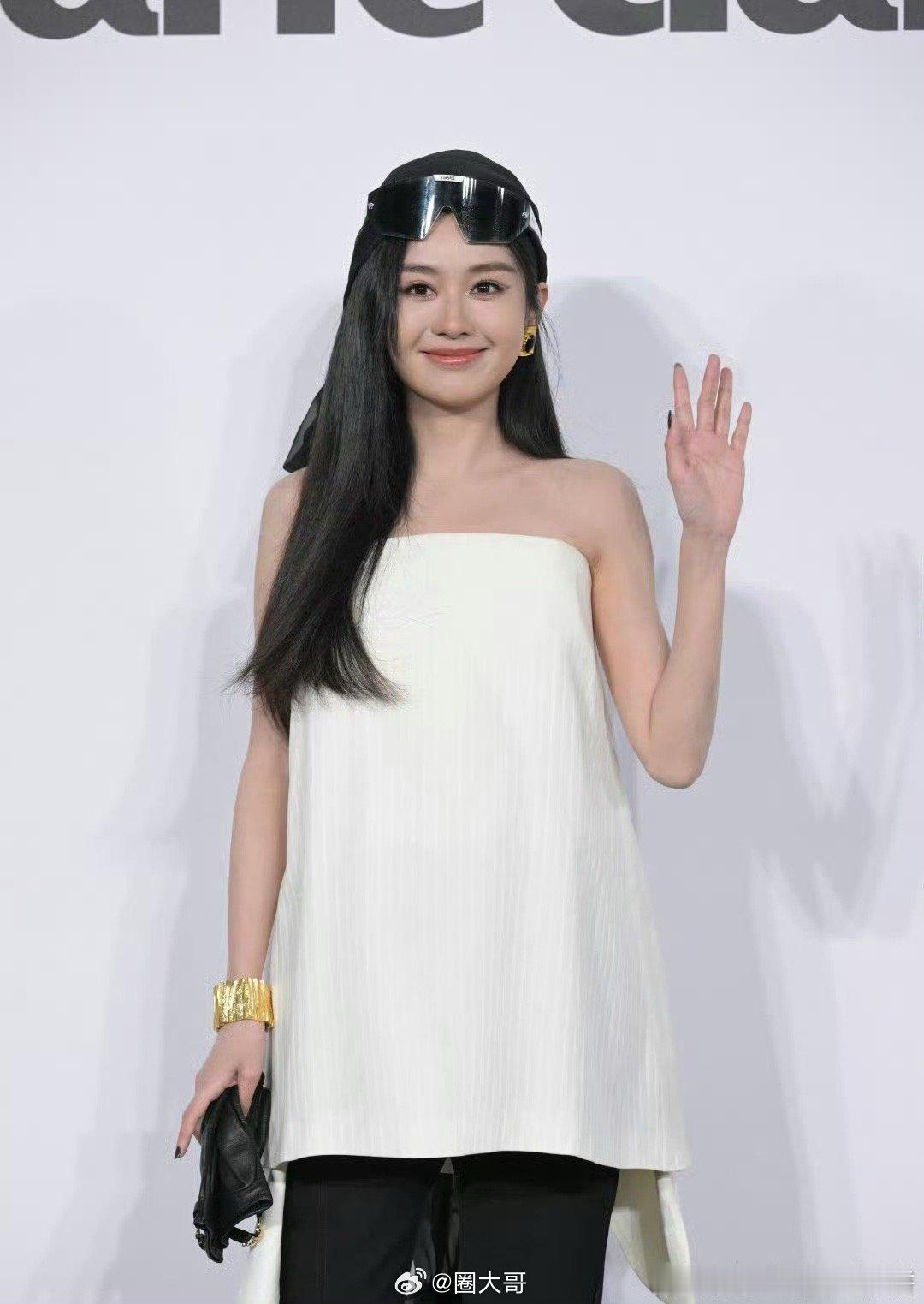 嘉人红毯 清一色的黑 果然嘉人这波走的是高级黑啊！！今日份嘉人红毯来了，快来看看