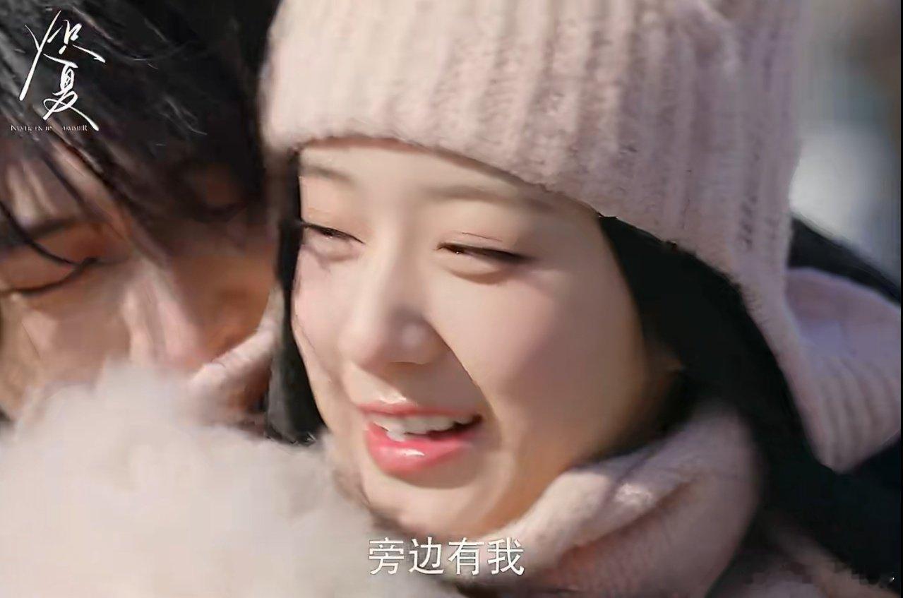 炽夏初雪吻好浪漫   漫天飞雪之下相拥接吻，陆西骁和周挽这一幕，氛围感直接封神 
