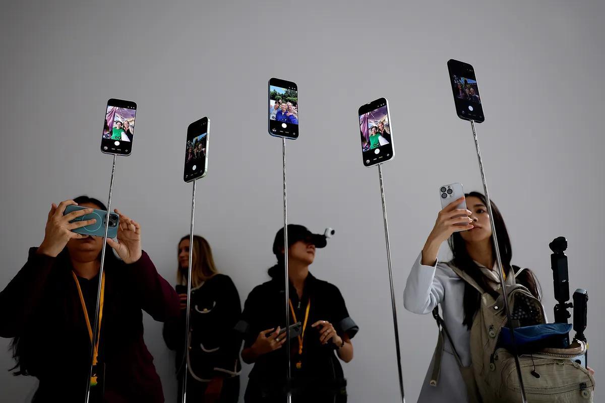 苹果计划在 iOS 27 中推出一款面向专业用户的可定制相机的官方App。 