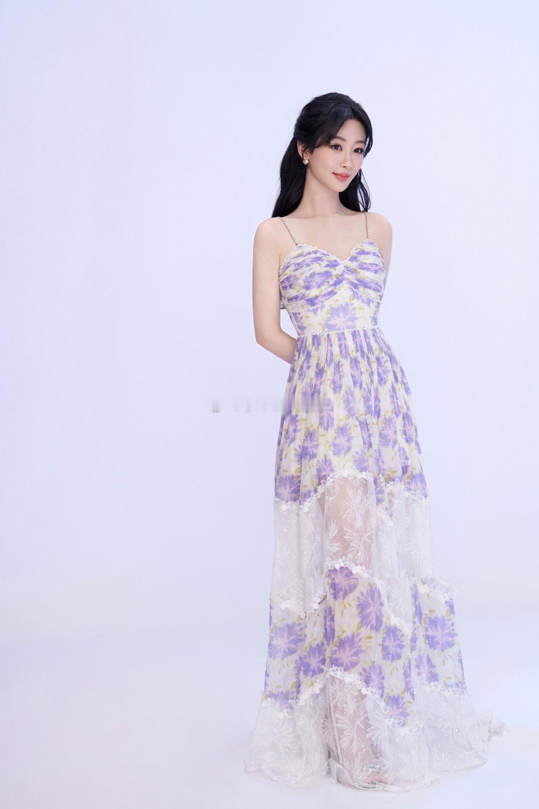 杨紫新剧杀青后首个活动 从片场到活动现场，杨紫始终保持着对事业的熱忱！新剧杀青后