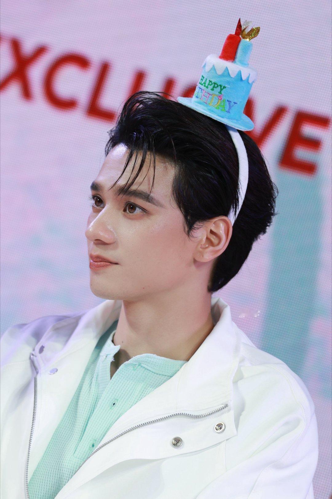 Keng_Harit景航keng0819 多浪漫啊～今年我们Harit.的生日在