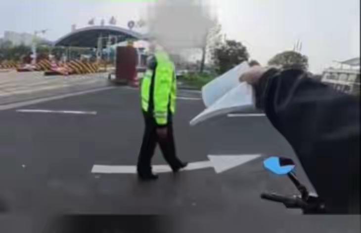 你所在的城市能骑行摩托车吗?🏍️ 摩托车上高速再引争议：国家法律未禁止，但多地