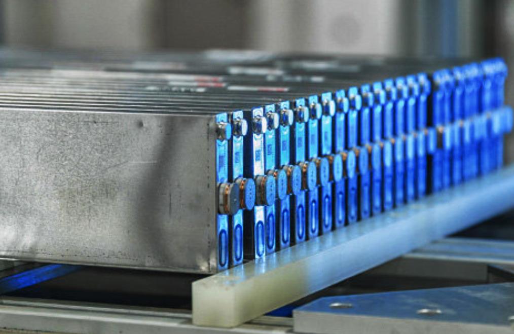 认知决定说什么话！
比亚迪仅仅一月份，销售数据下降，很多人就开始坐不住。
说什么