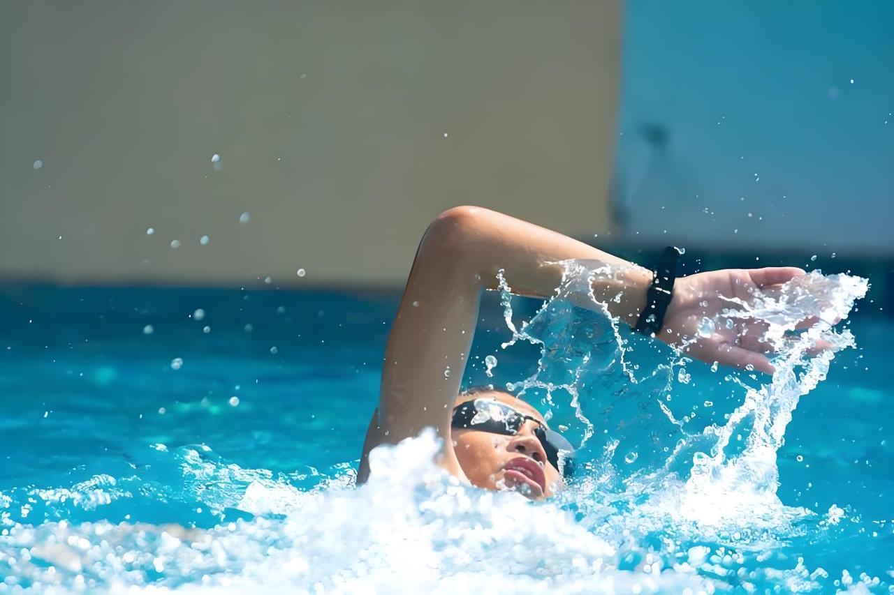 自由泳身体左右晃动不稳的高效纠正方法！泳教头 | 泳讲堂：自由泳身体左右晃动不稳