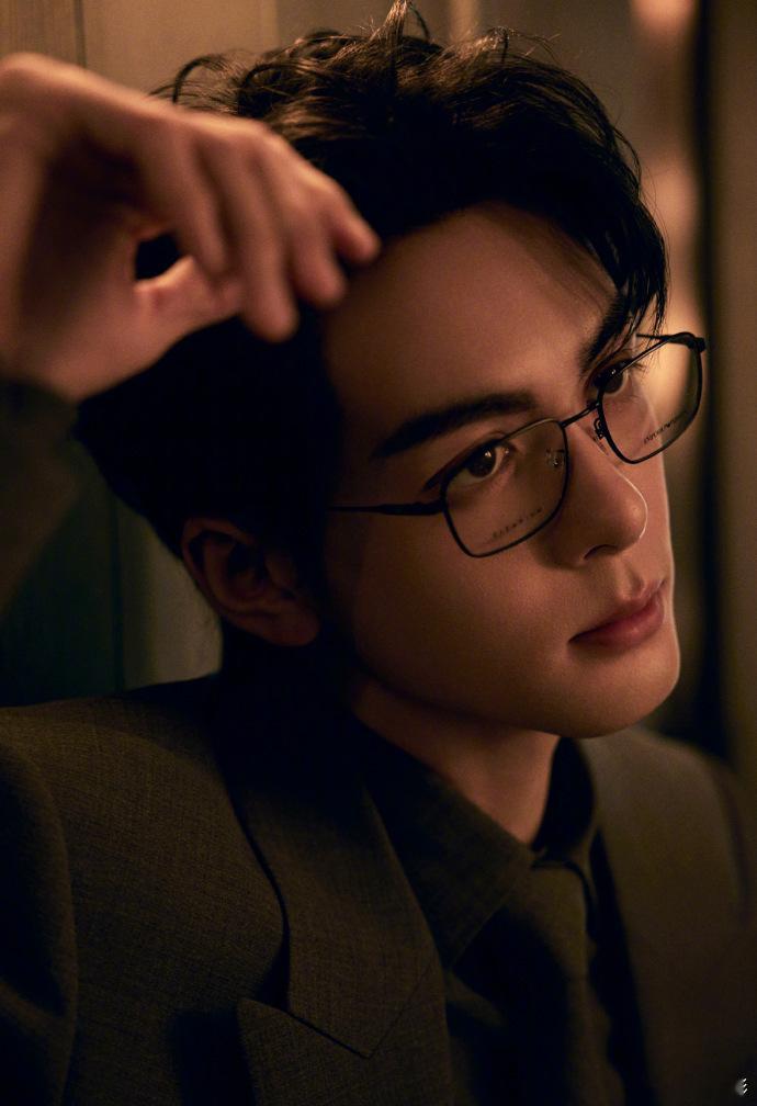 曾舜晞多吃饭多见面曾舜晞顶级高智感绝对让人感受到了满满的心动了呀，希望以后大家也