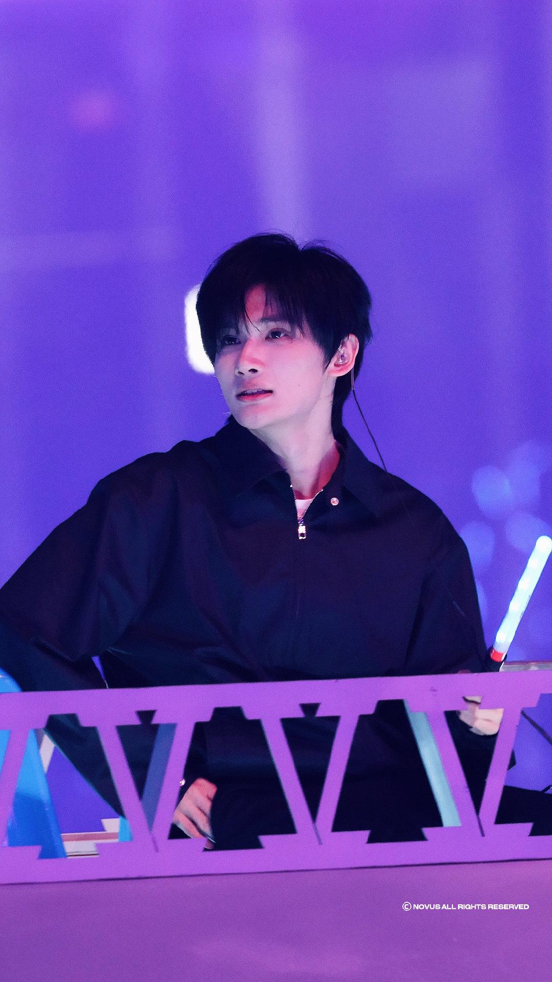 偶遇余宇涵的演唱会夜晚：荧光棒、小火车、不小心的脚滑，全是甜甜的小美好。在张杰演