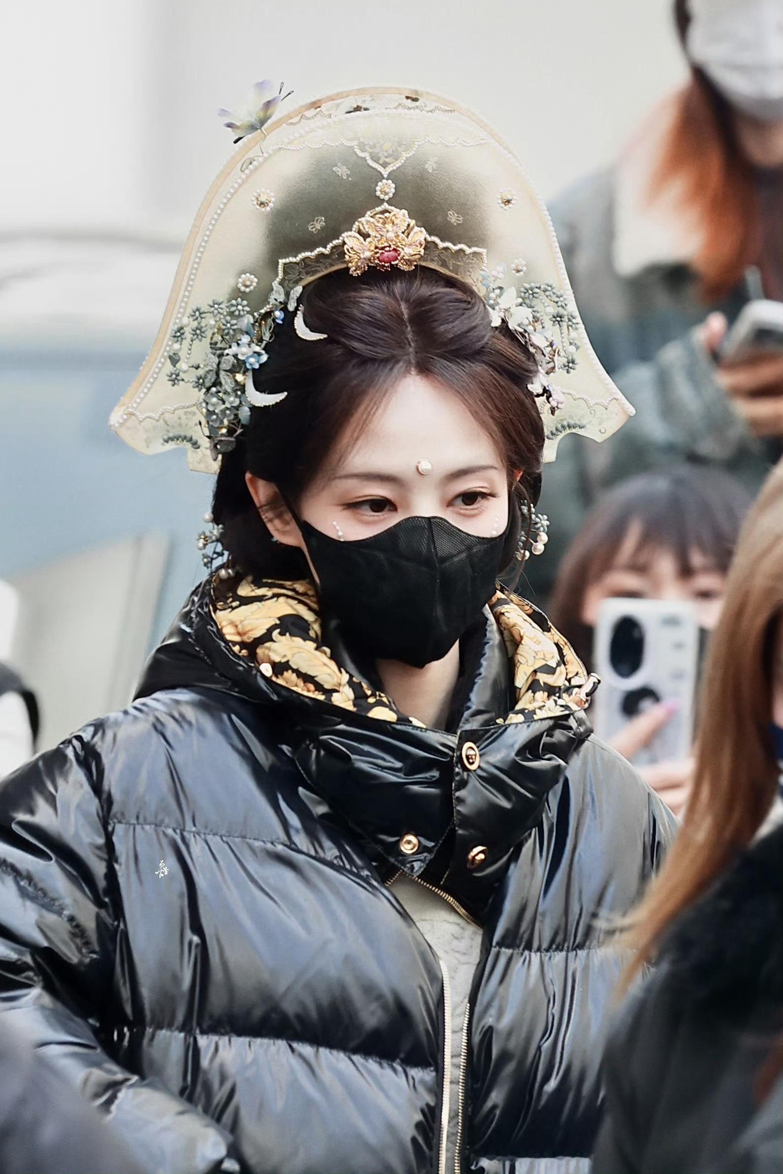 ！好漂亮的发冠！！！（衣服你可千万不要拖后腿哇喂喂（。233 