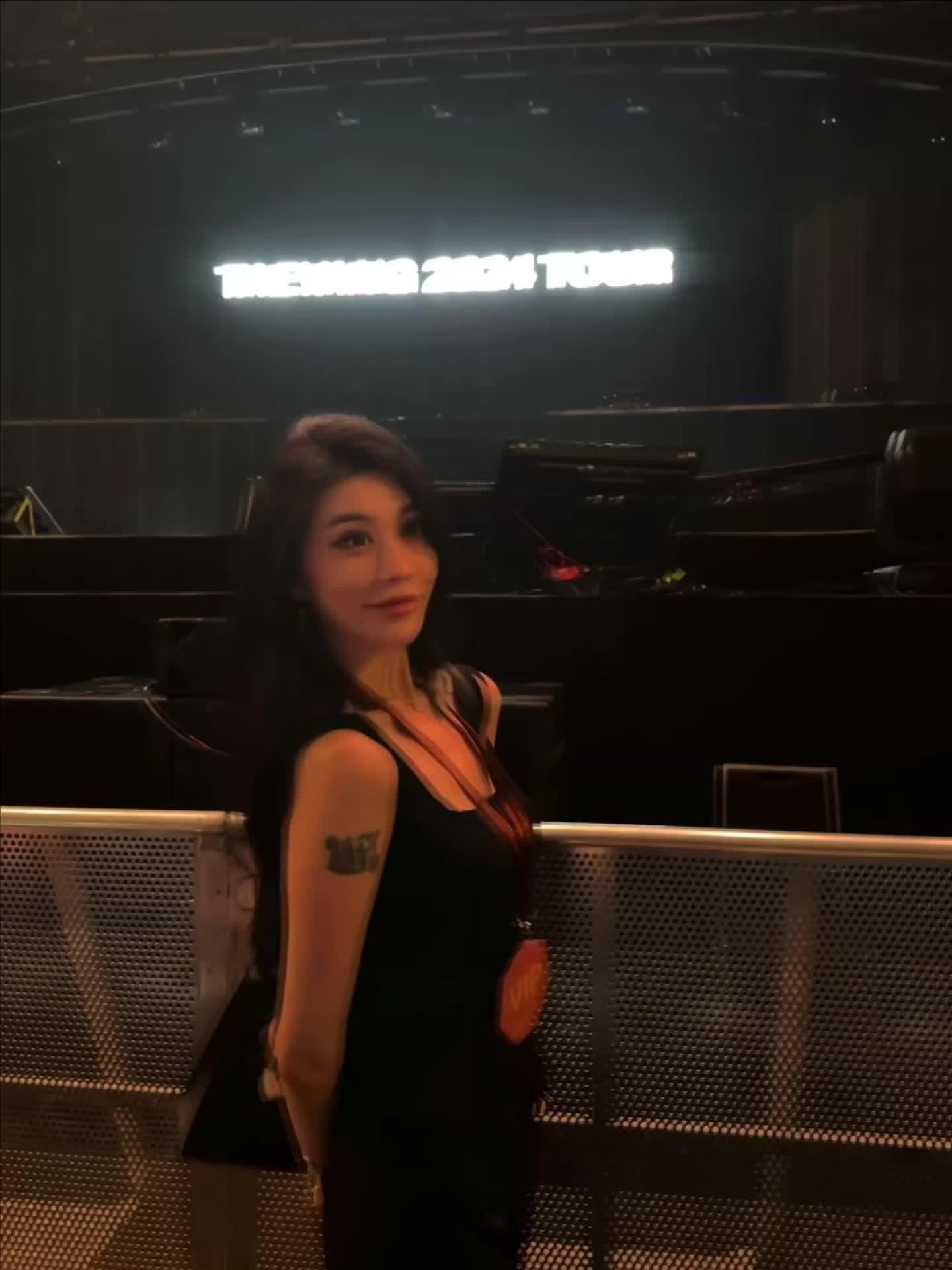 没想好文案 那就祝大家开心吧