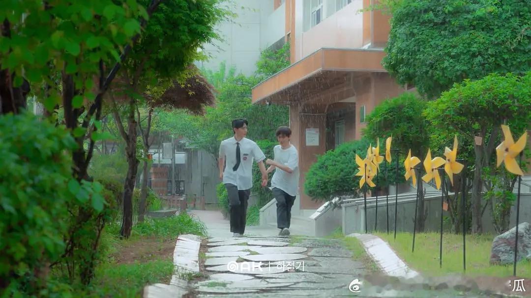 韩剧夏季[超话]  看完EP 1&2了 我觉得蛮好看的拍出了男孩子在青春年华时的