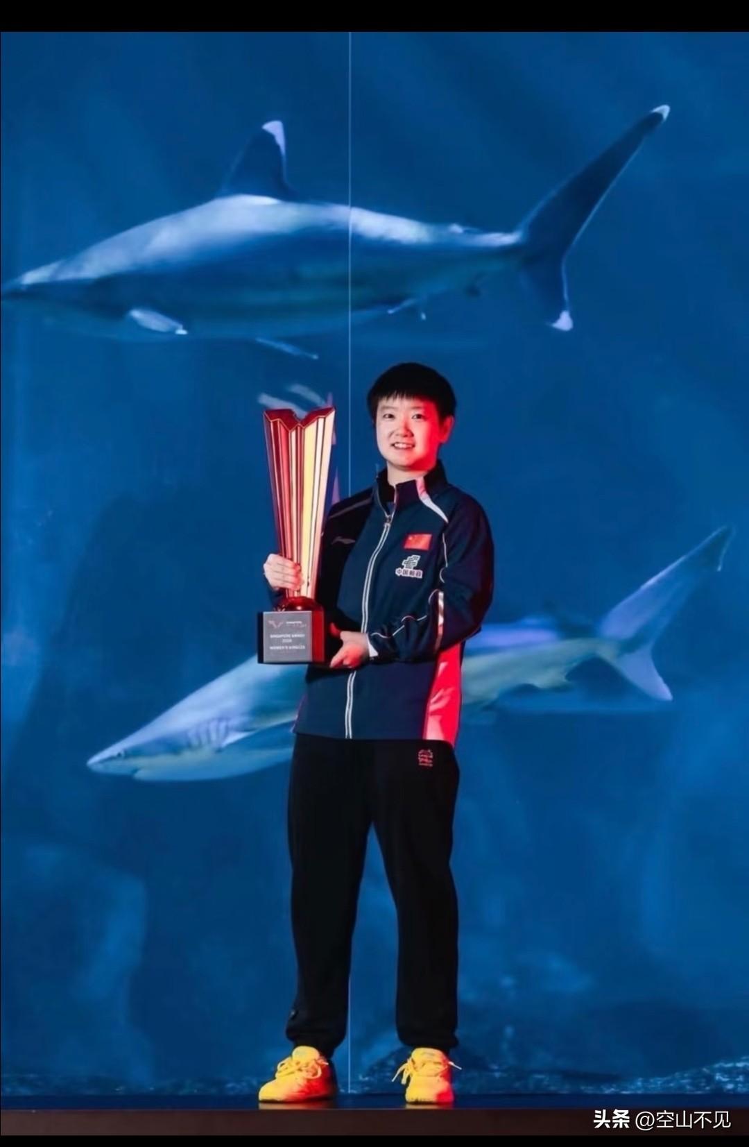 实至名归
WTT新加坡大满贯，各奖项冠军到新加坡海洋生态馆拍摄城市宣传照。
断层