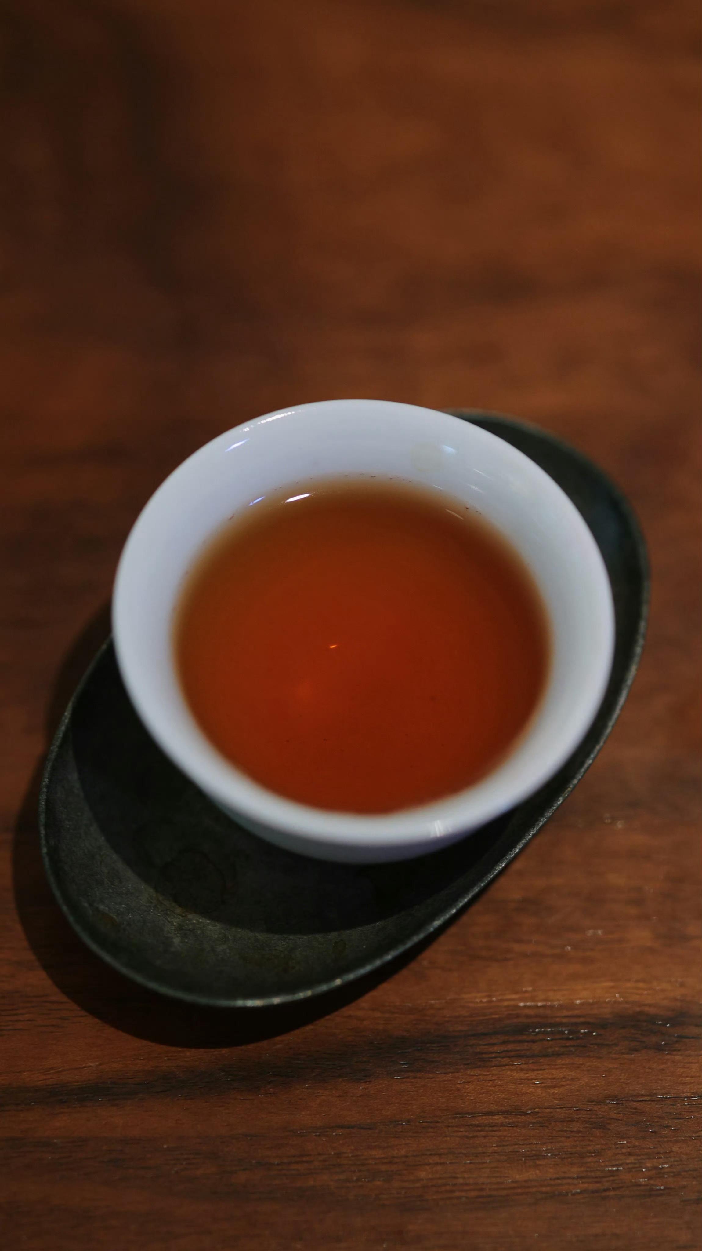 困住你的，从不是世事的薄凉，而是你不肯释怀与念念不忘。🙏[心]人生佛法看世间信