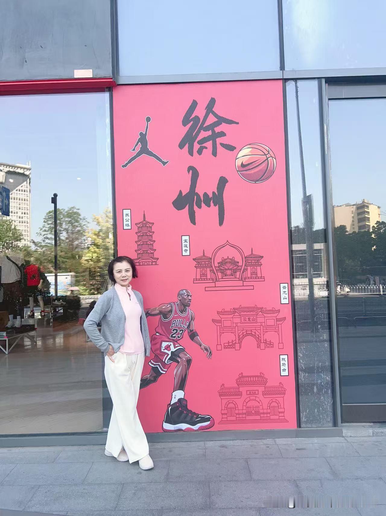 好久没有来徐州苏宁广场了。

上次来这里还是去年9月，和闺蜜在这里聚会。

今天