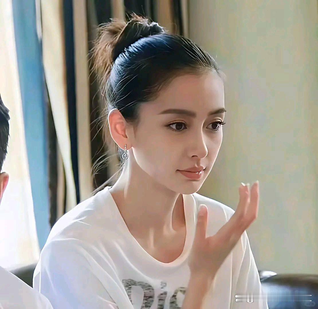 黄晓明你糊涂啊！你再找也是宛宛类卿啊！ ​​​