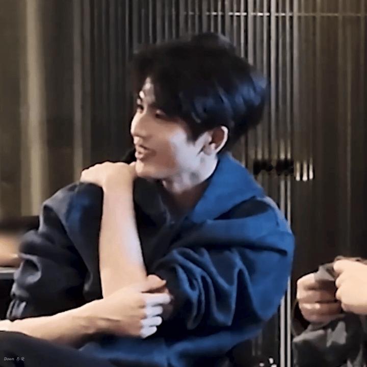 智性恋天菜谢谢(๓´˘`๓)张凌赫