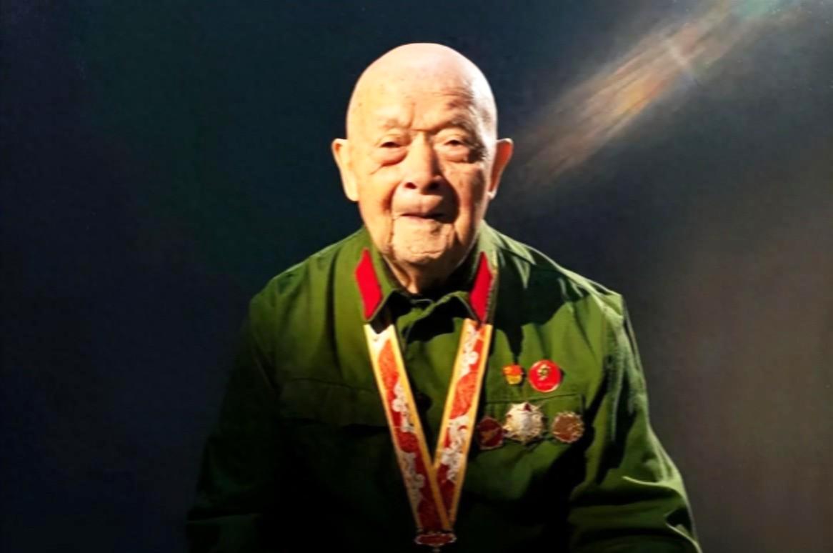 抗美援朝一等功臣蒋诚：一字之差，埋没33年英雄荣光
 
抗美援朝时，他一人歼敌4