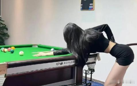 重庆渝北，男子点了个漂亮女助教陪打台球，打了整整一夜，早上付款的时候男子却翻脸了