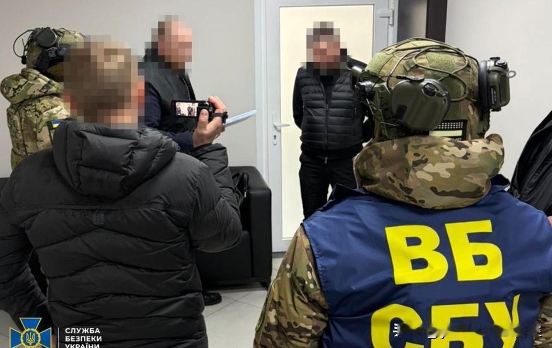 乌克兰最高拉达议员贡恰连科在其“电报”帐号发文称，乌克兰国家安全局拘留了乌空军后