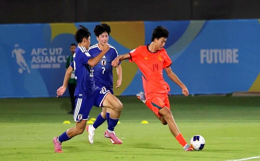看着日本籍主教练浮嶋敏一脸凝重，我心里咯噔一下。

U17国少队在沙特吉达又输了