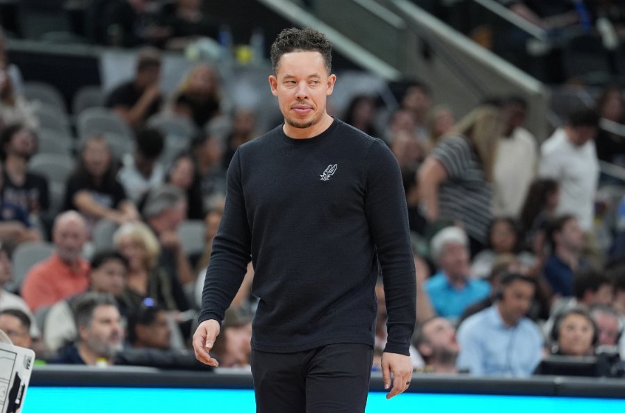 本赛季至今，马刺对阵胜率60%及以上球队战绩为16胜8负马刺