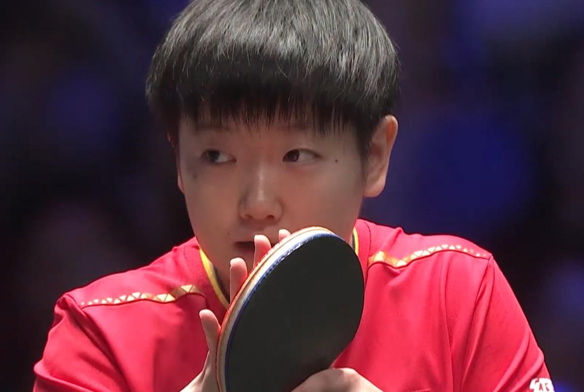 莎头一路落后，最后11:9逆转，
肖战非常生气，
局间说：你们一定不要错位，
你