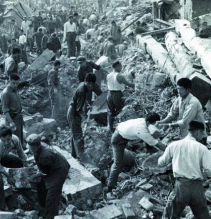 1976年，唐山大地震中，一座看守所被震塌，200多名囚犯从狱中跑了出来，哪料，