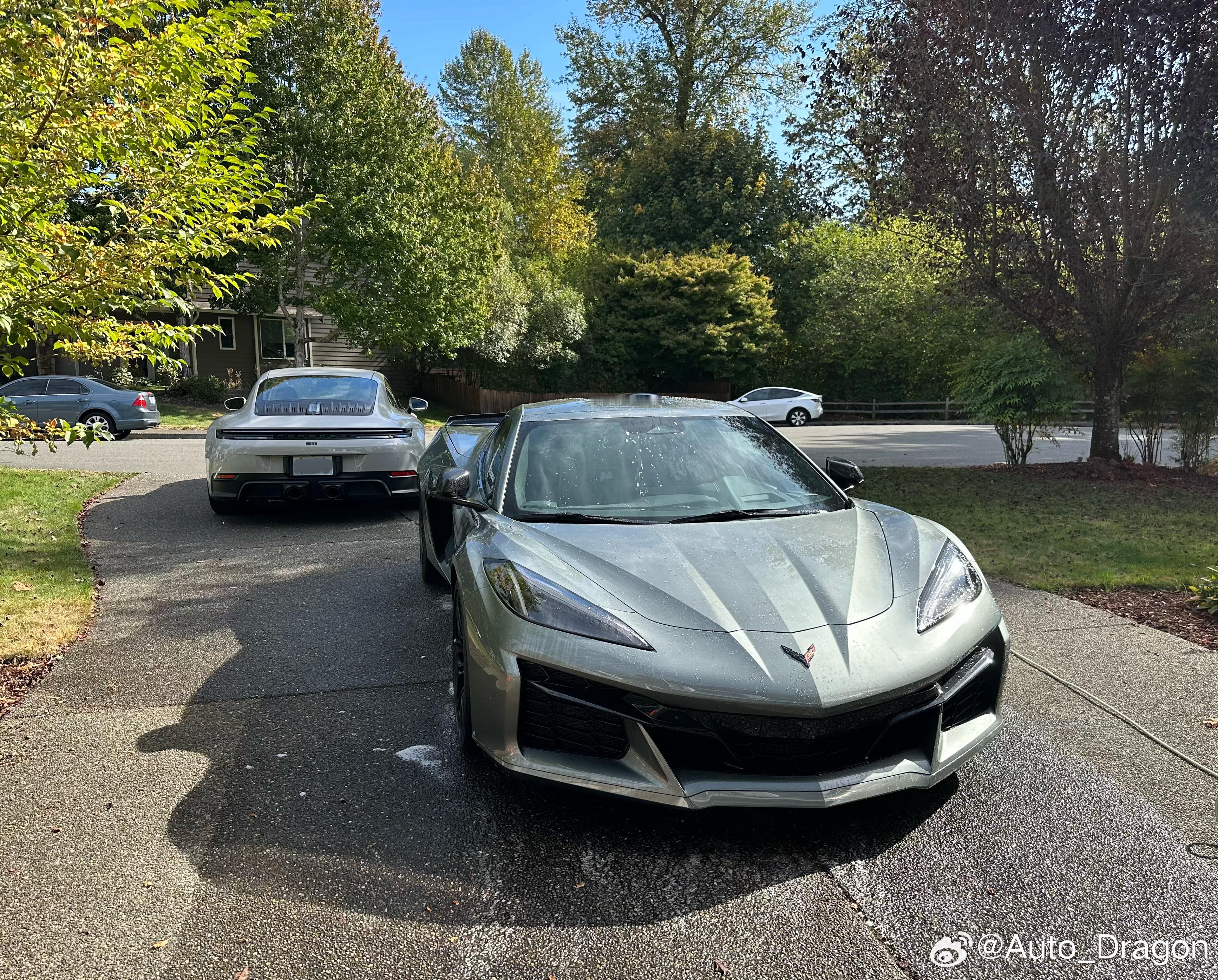 保时捷992.2 911 GTS：性能混动的正确打开方式。一上手就能感受到：低速