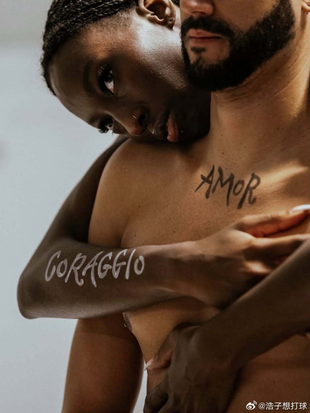 嚯儿，努努和胡安这是啥时候拍的，主题好像是爱和勇气？ 