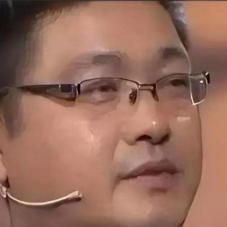 换作现在，估计所有人都会劝这个妻子离婚！

1998年河北一对夫妻，孩子才刚满百