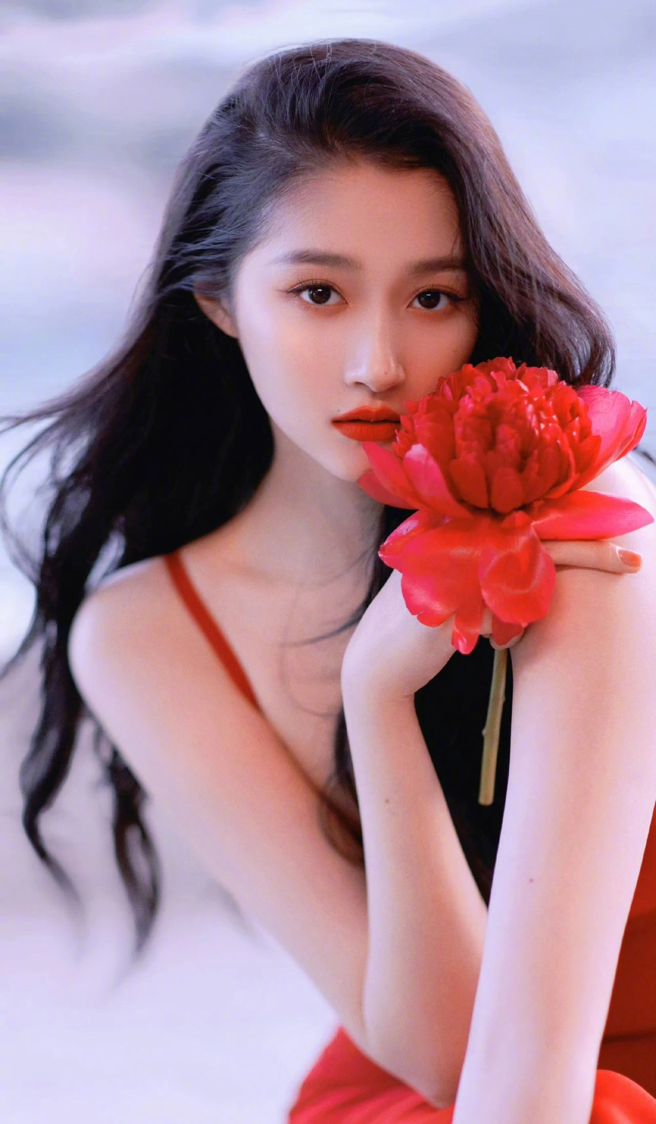 关晓彤不演《以你为名的夏天》，行程撞了，女主换成徐若晗。 ​​​