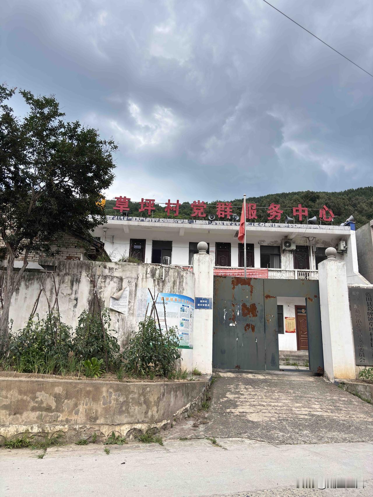 蓝田草坪村随拍，这就是原来的草坪乡街道吧，现在乡撤了，并入葛牌镇管辖范围内，这街
