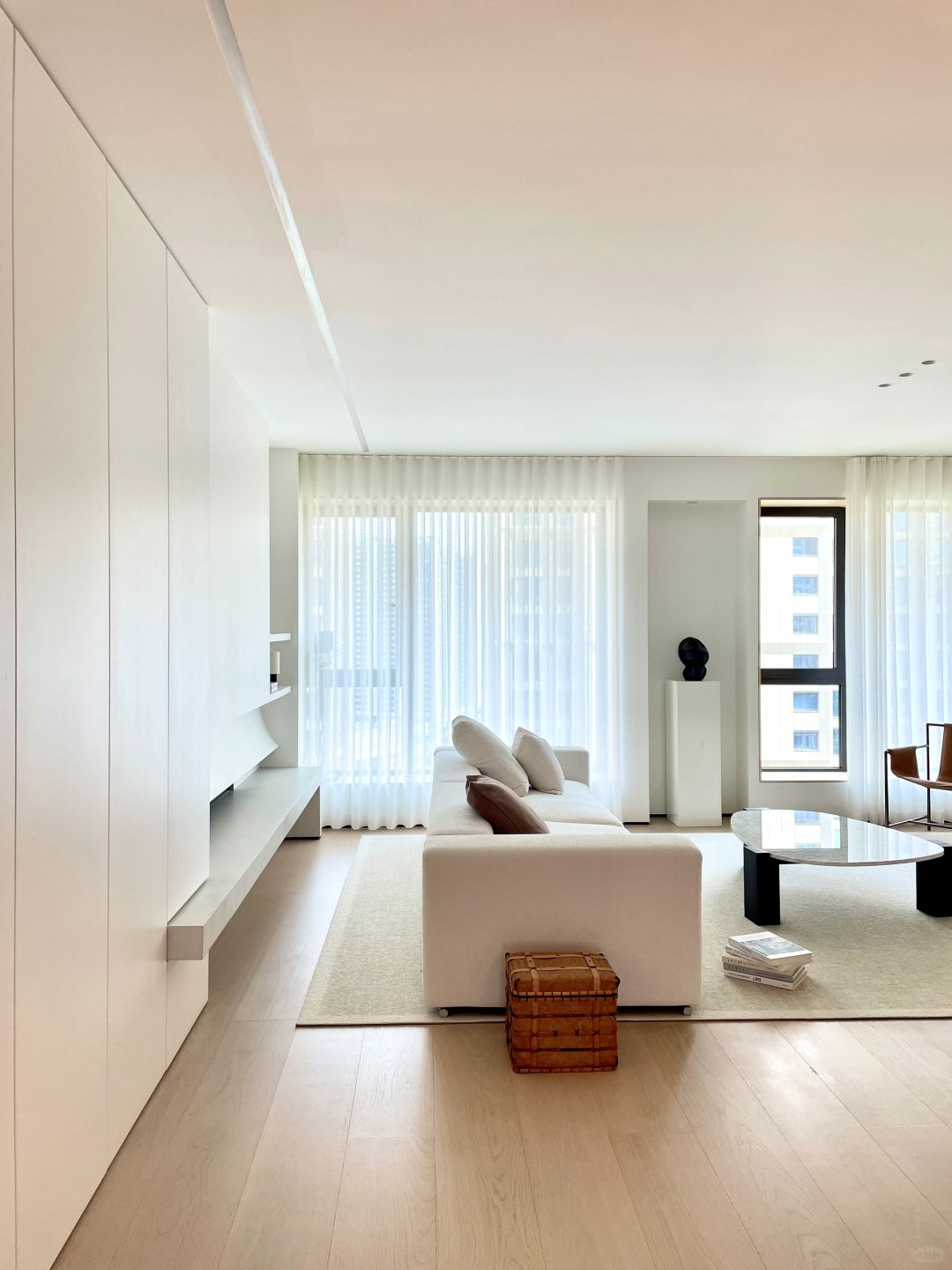 不放电视，把极简客厅做成惬意生活区