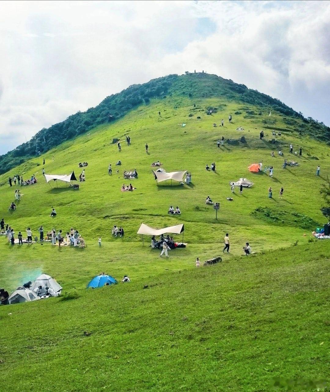 国庆黄金周释放文旅消费活力住在山上自己搭的棚里，这样的生活我们四五十年前就过上了