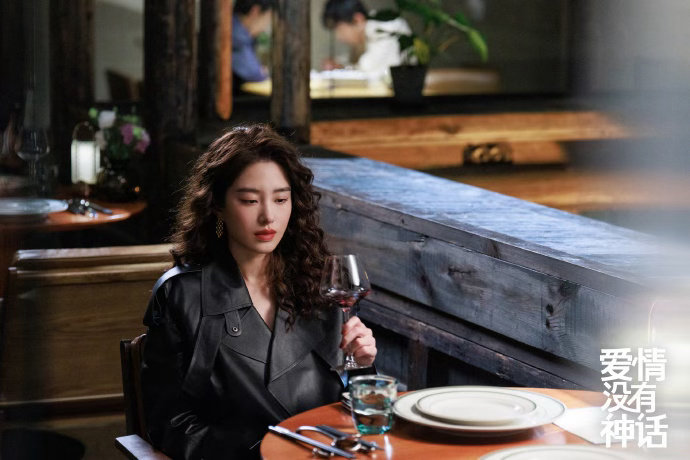 疯批妈跳楼威胁女儿断情爱情没有神话压抑又戳心的亲情绑架，用爱实施掌控，周媚进退两