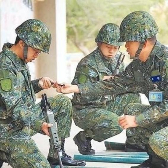 台湾自己起内讧了？台湾士兵曾发出来灵魂拷问：“两岸一旦开战，台湾失败后，阵亡的台