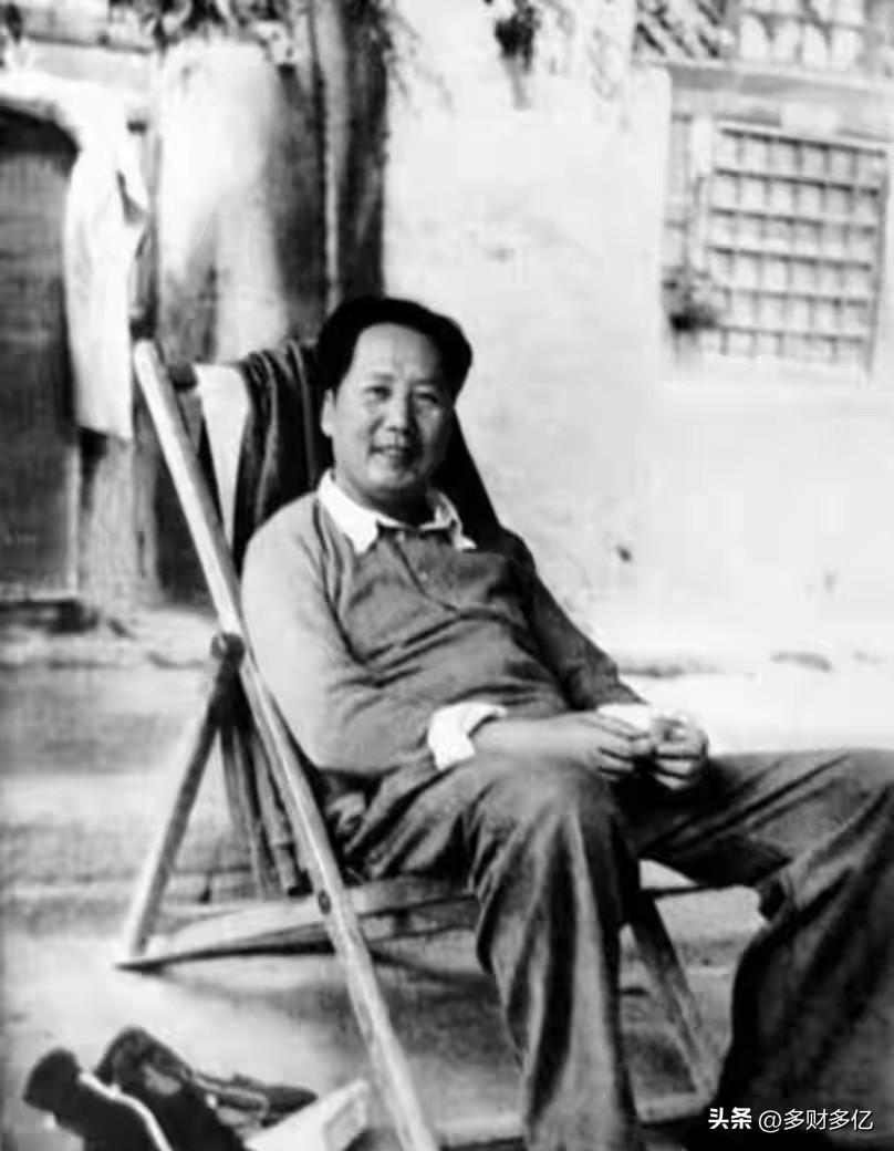 毛主席住所遭精准轰炸，查了一年都没结果，最后竟凭一封电报破案
 
1948年5月