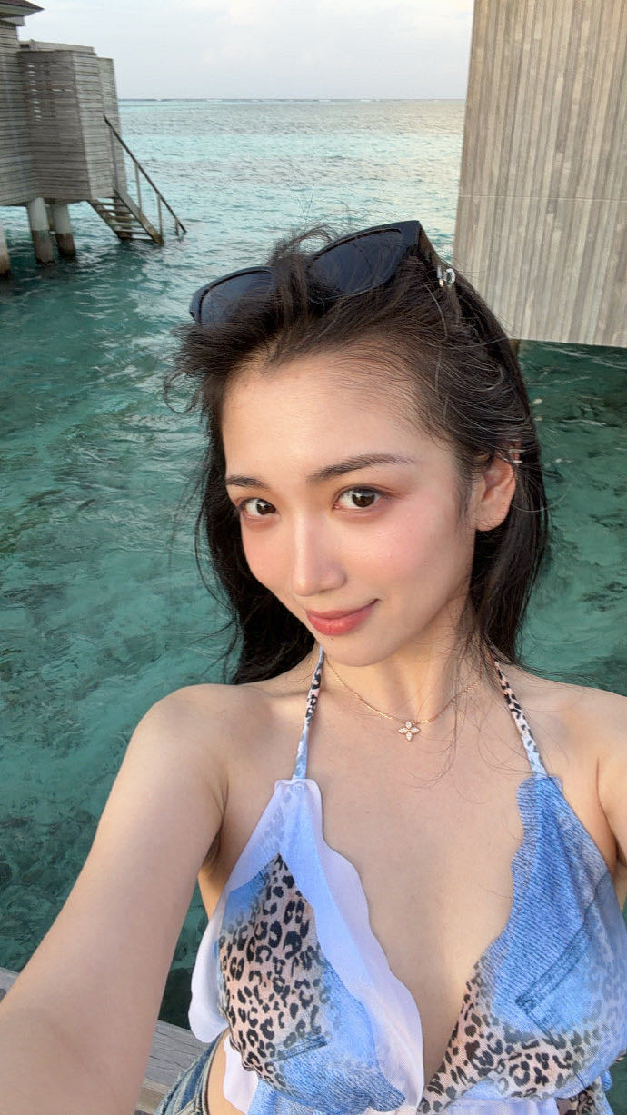 代露娃每一步都踩在光里突然被代露娃狠狠惊艳到！颜值超能打，每一帧都自带艺术氛围感