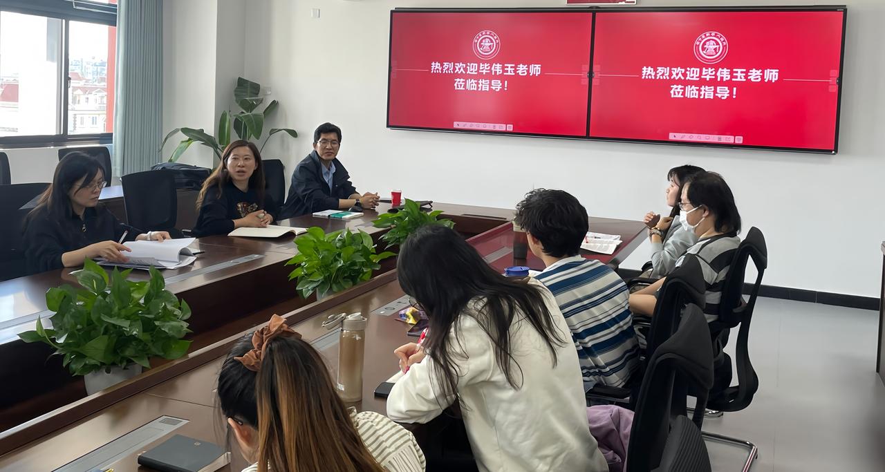 他被誉为中国最牛高考状元导师、全国状元制造机。从二零零八年到二零一四年，他带出五