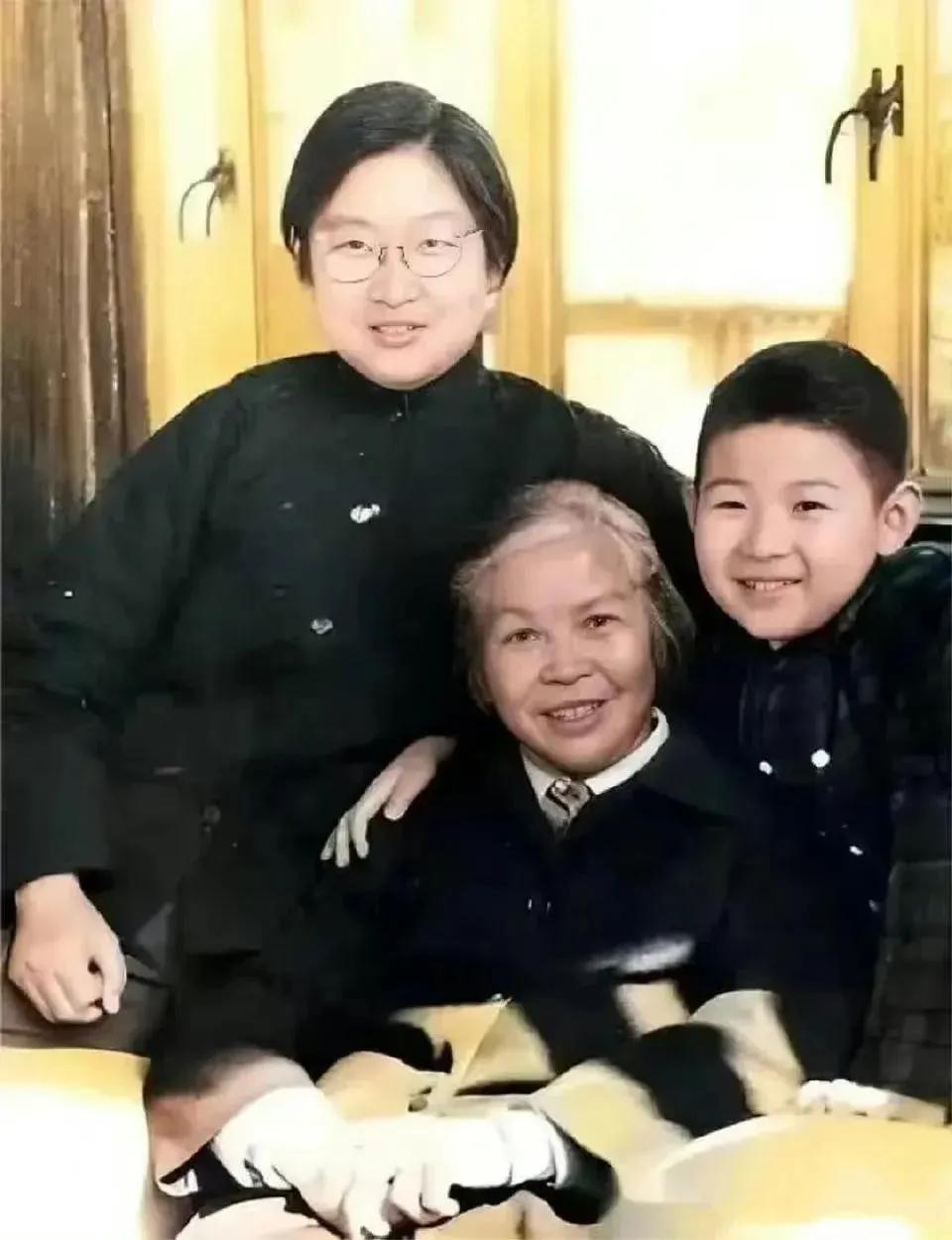 1983年，贺子珍外甥女婿去看望她被拦在外面，贺敏学：都不进去，贺子珍就死在里面