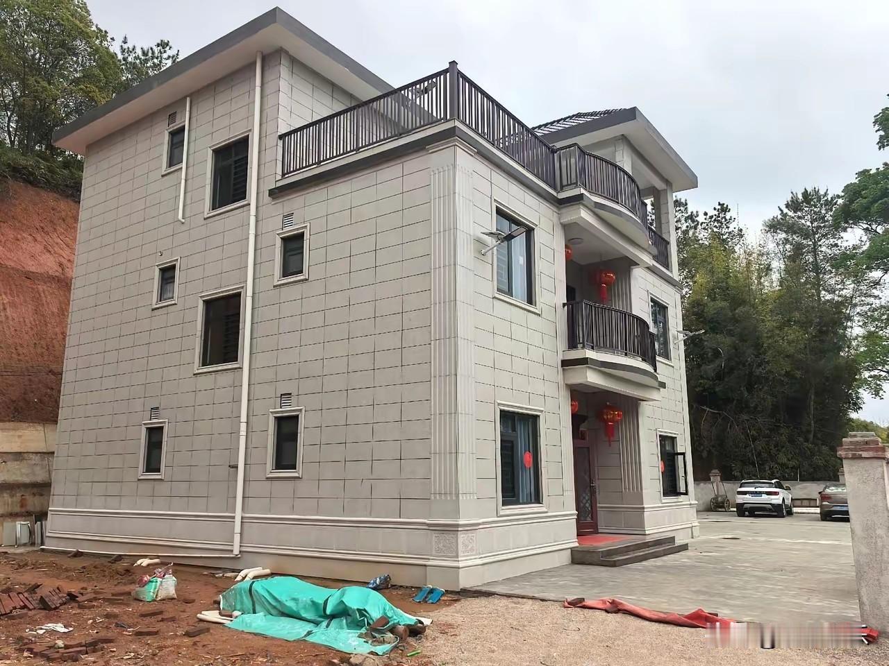 有多少人想回农村盖个小二三层小洋楼的？

盖这个小楼花不了多少钱吧？大家觉得40