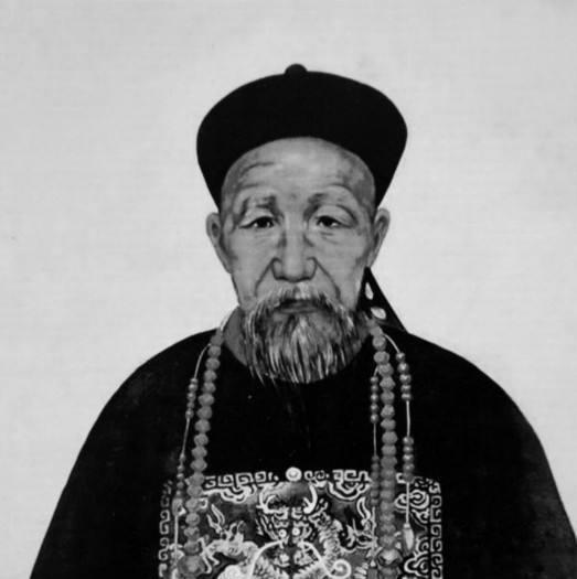 一天，妻子问左宗棠：你每年收入多少两银子。左宗棠回答：一年40000两白银！妻子