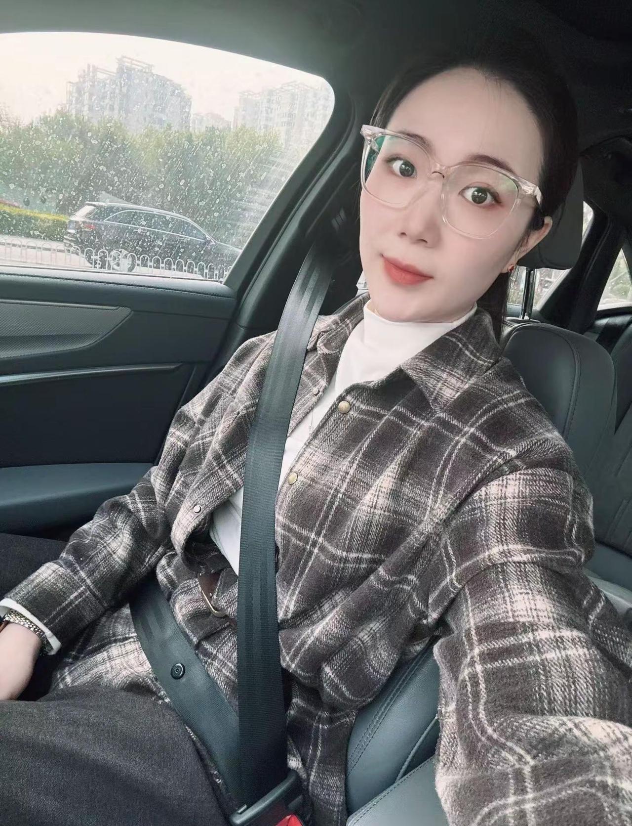 对事业型女性来说最难的不是赚钱，难的是找到那个既不压制你，又能让你投射崇拜和信任