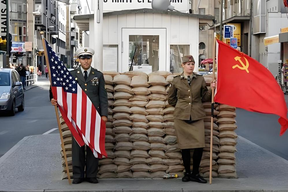 对于美国来说，中国比苏联难对付的点在哪里？其实很简单啊，中国实力比苏联高太多了，