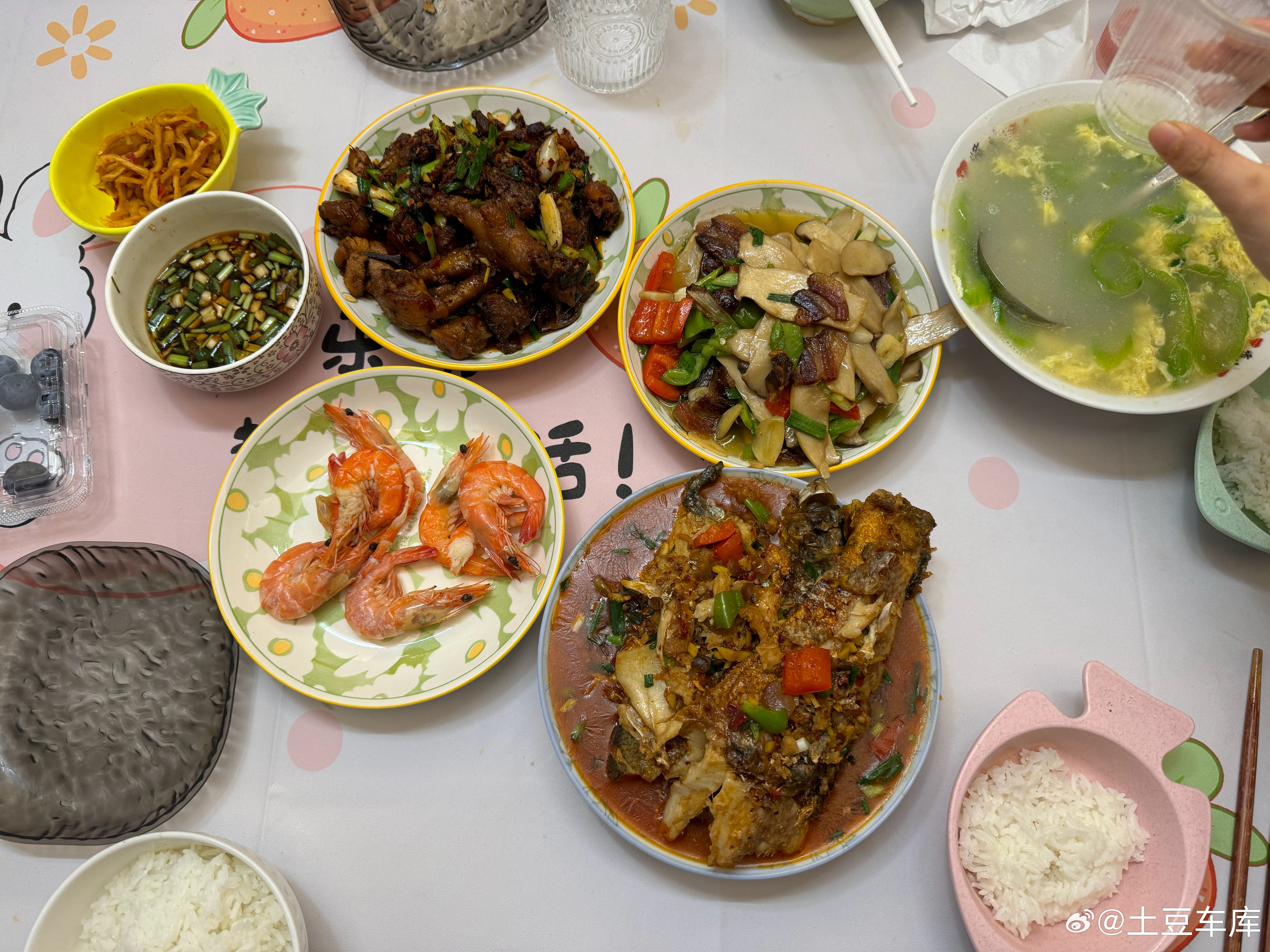 周末愉快今晚凑合吃一口喝点小酒 美滋滋👏 