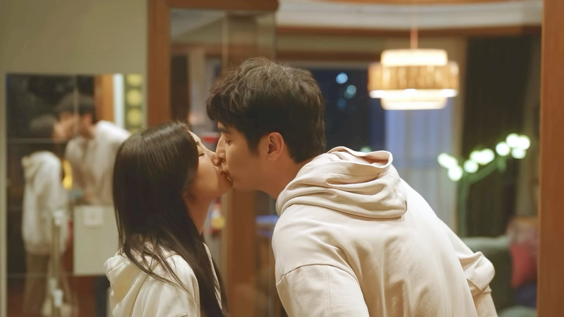 全体起立迎接逸然第二季初kiss林逸方筱然第二季初kiss