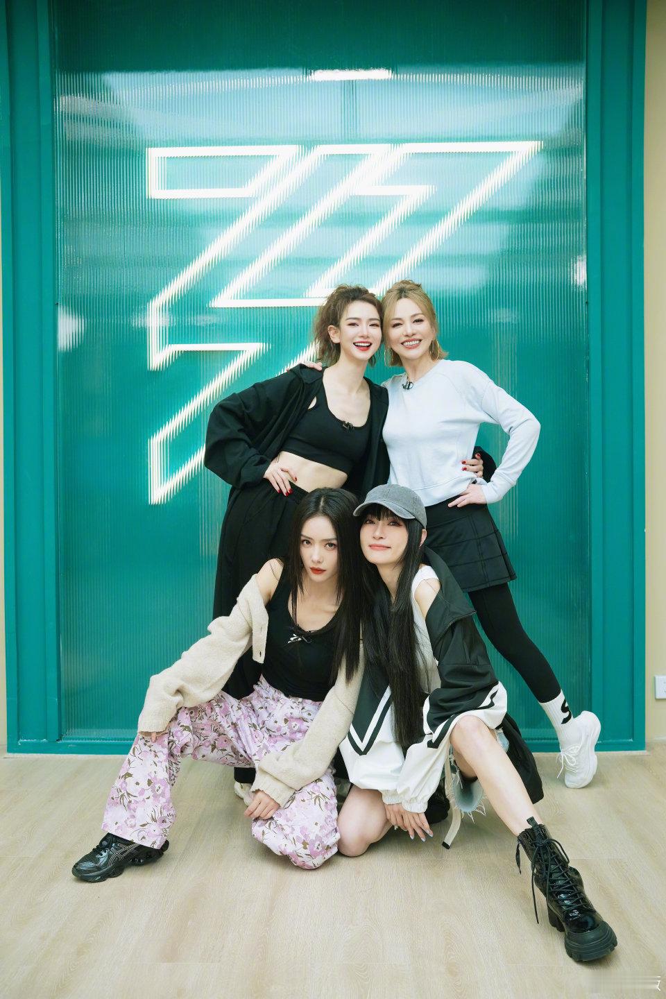 #戚薇组加起来178岁##戚薇组是乘风百岁团# 谁能想到王琳姐姐和谢金燕姐姐加起